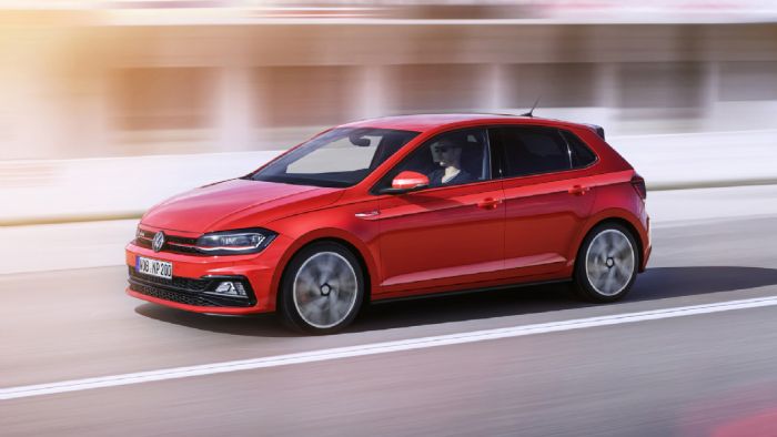 Tο νέο VW Polo GTI αφήνει πίσω του το 1,8 TSI σύνολο της προηγούμενης γενιάς, για το 2.0 TSI μοτέρ των 200 ίππων, το οποίο έχει ροπή 320 Nm, διαθέσιμα ήδη από τις 1.500 σ.α.λ.